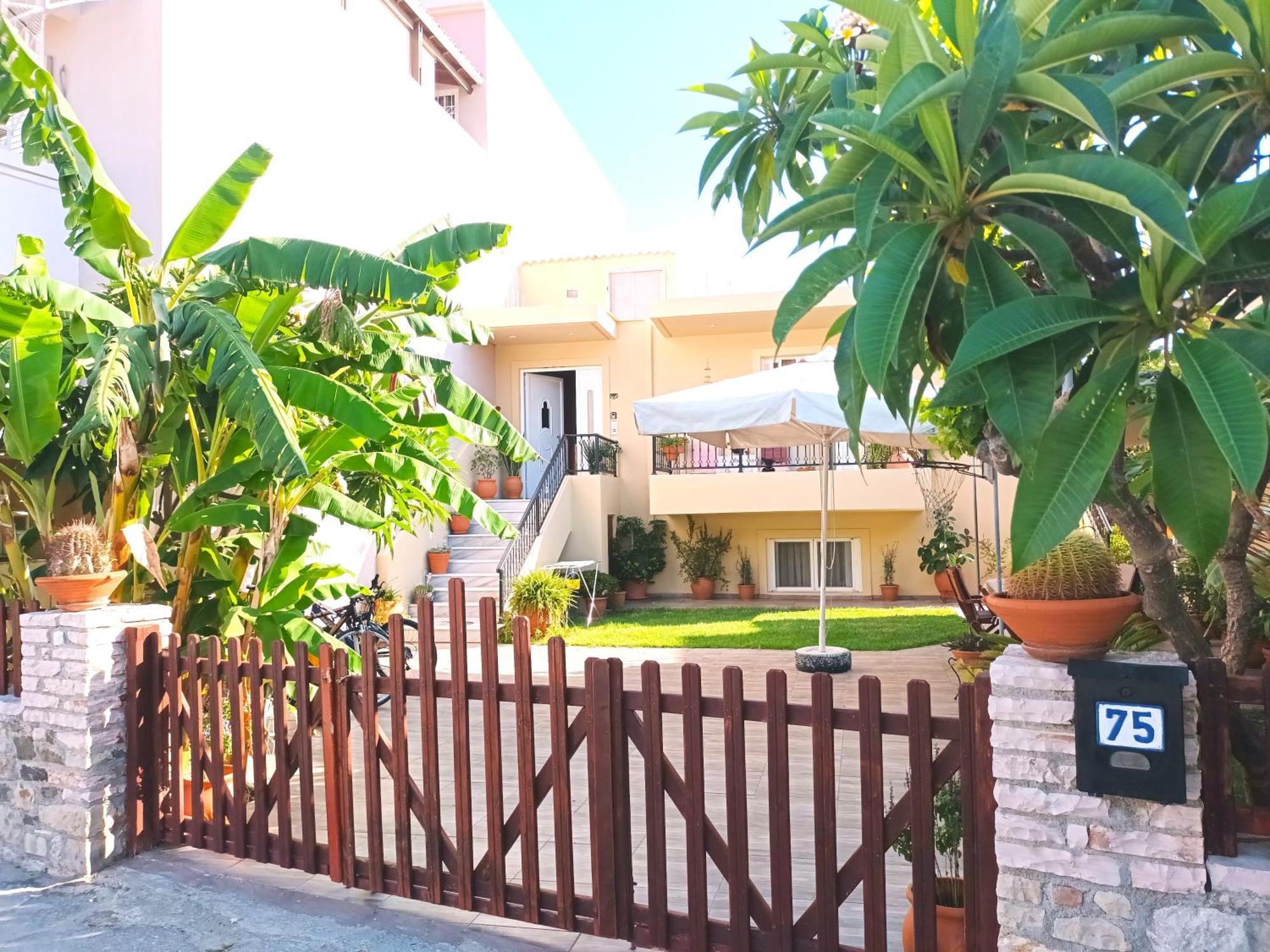 Family Yard House Kos Apartment Ngoại thất bức ảnh